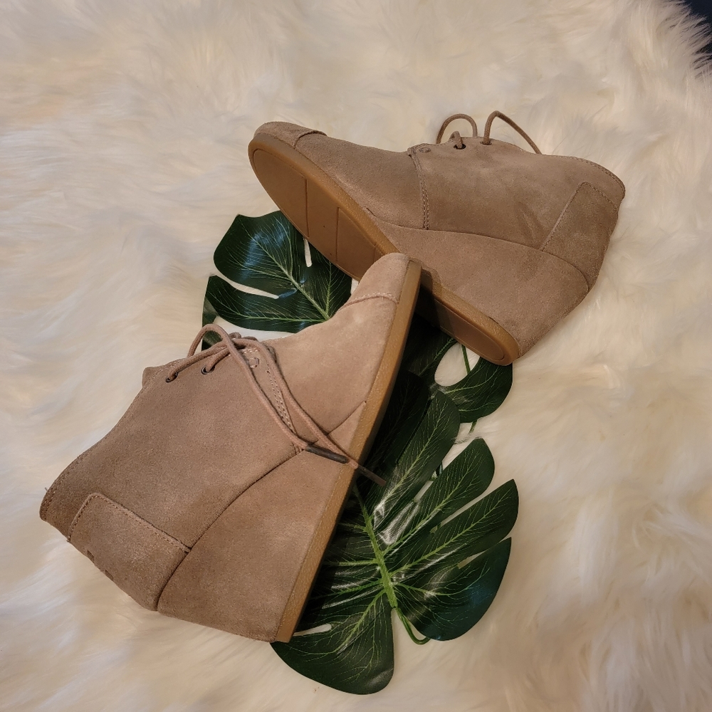 Toms Wedge, Size 6, Tan